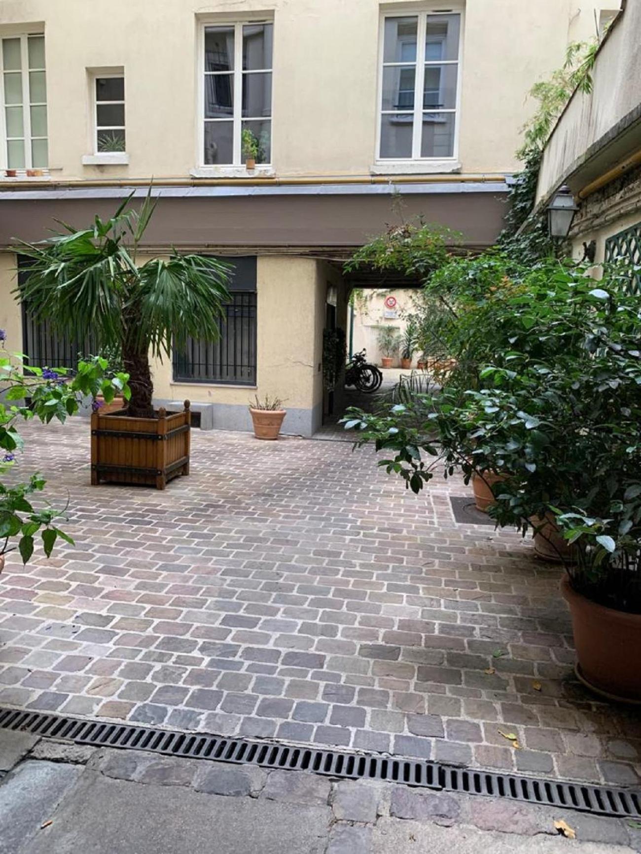 Апартаменты 19 Atelier Montorgueil Париж Экстерьер фото